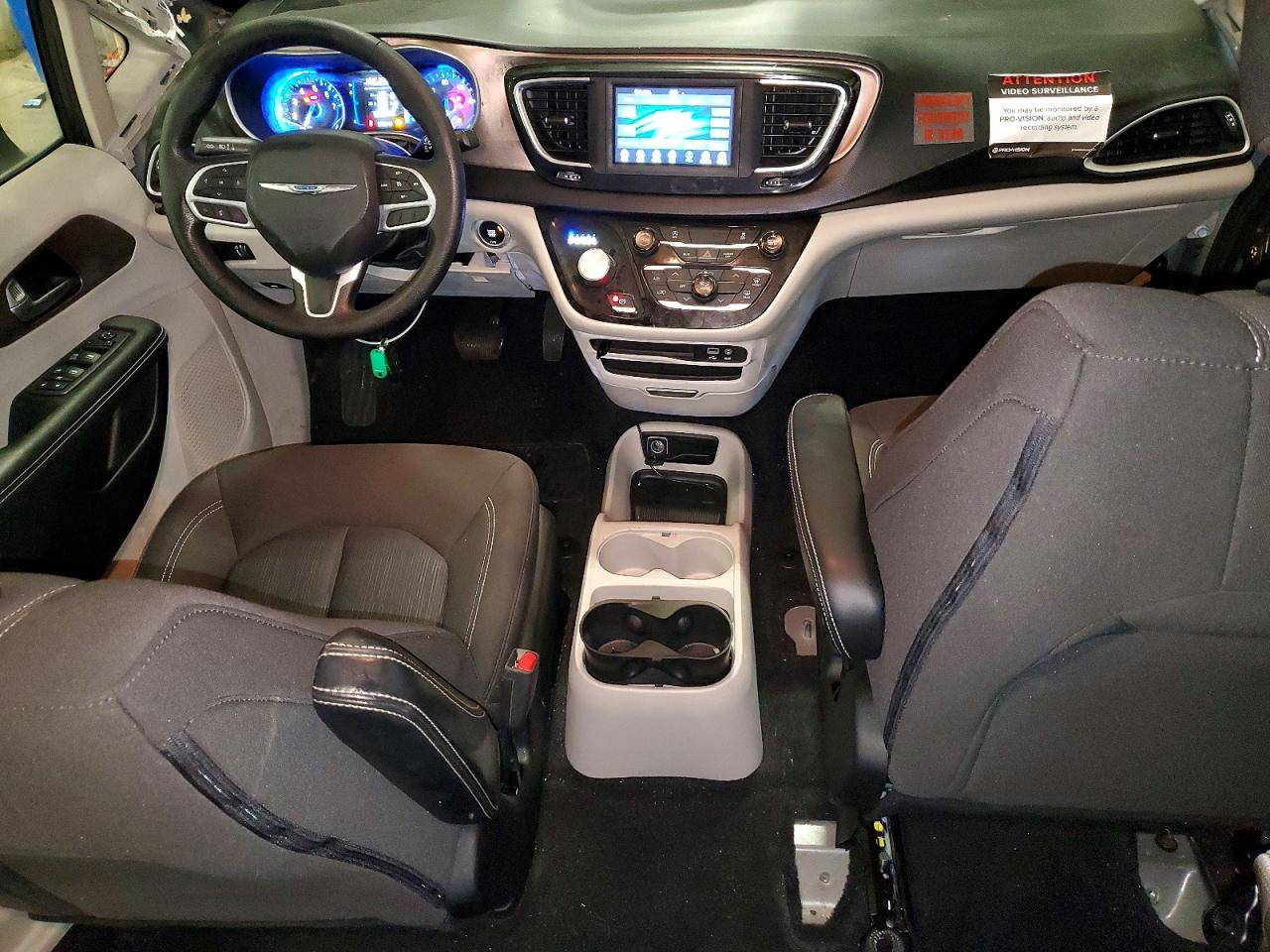 2020 CHRYSLER VOYAGER L photo 8