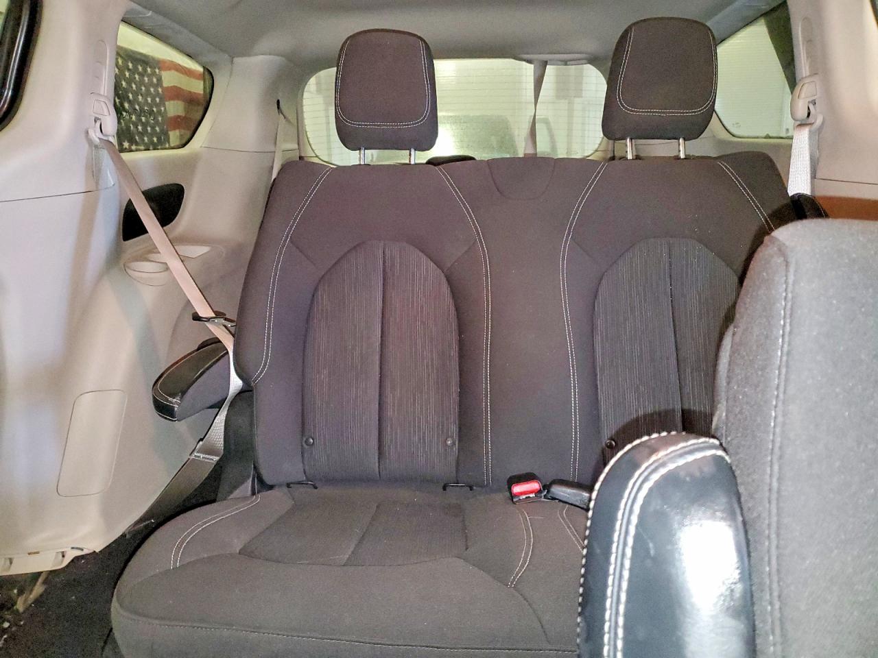 2020 CHRYSLER VOYAGER L photo 10