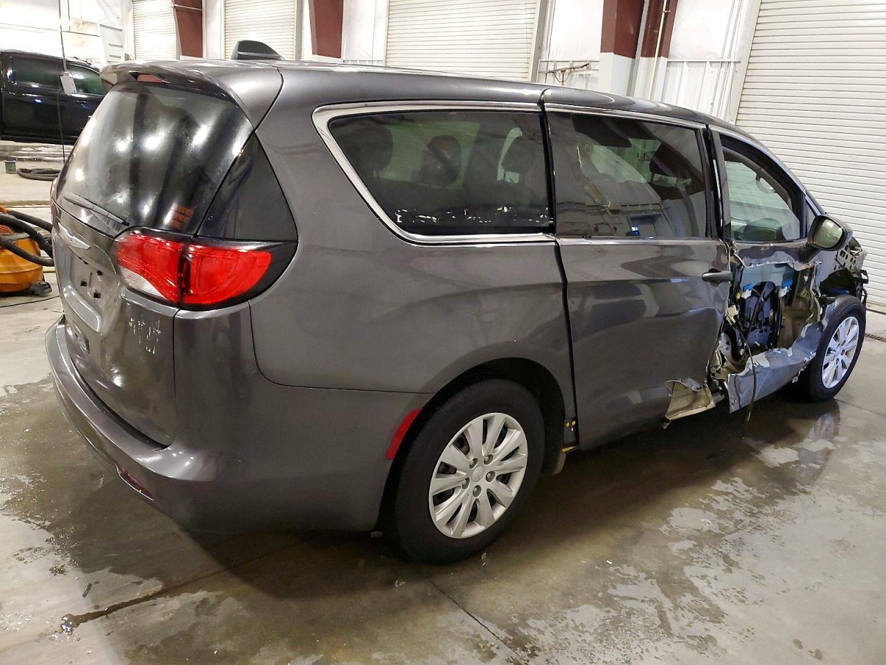 2020 CHRYSLER VOYAGER L photo 3