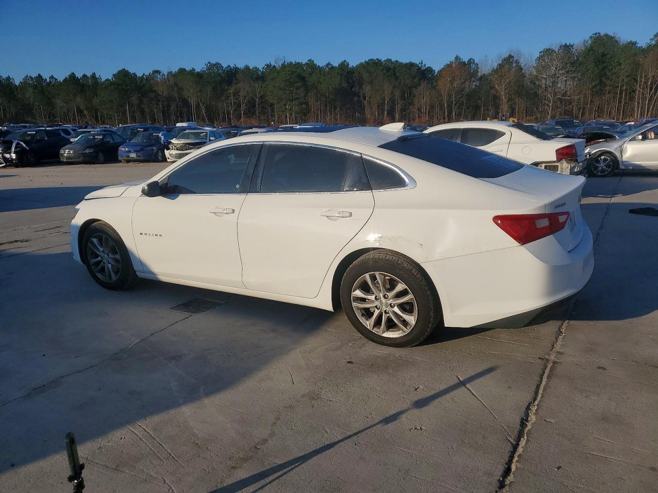 2018 CHEVROLET MALIBU LT photo 2