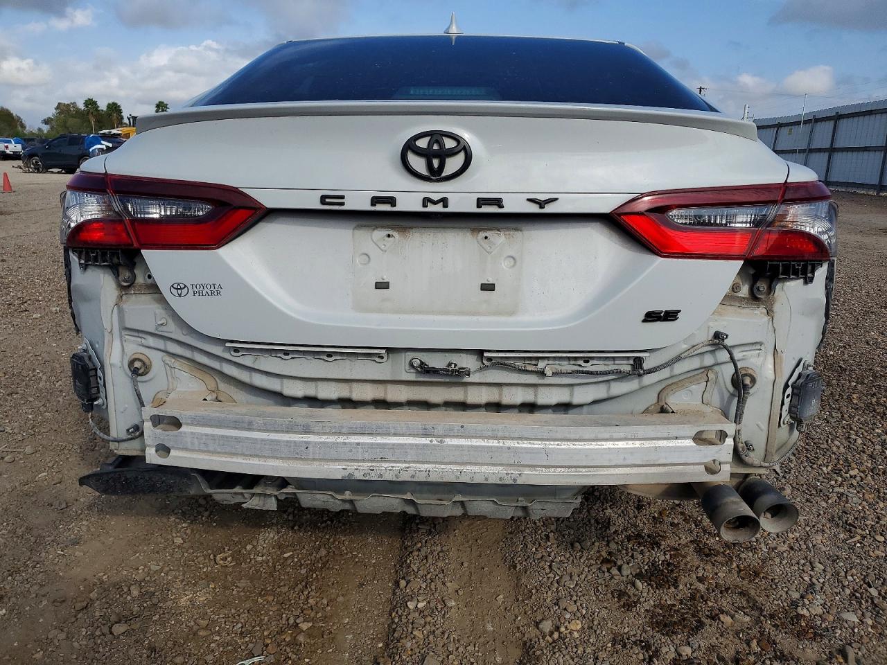 2022 TOYOTA CAMRY SE photo 6