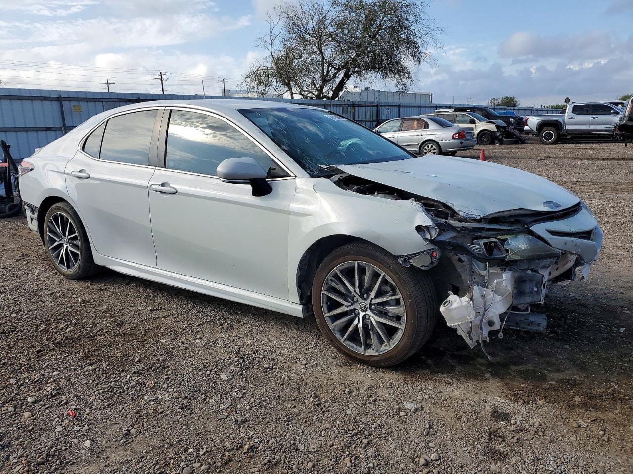 2022 TOYOTA CAMRY SE photo 4
