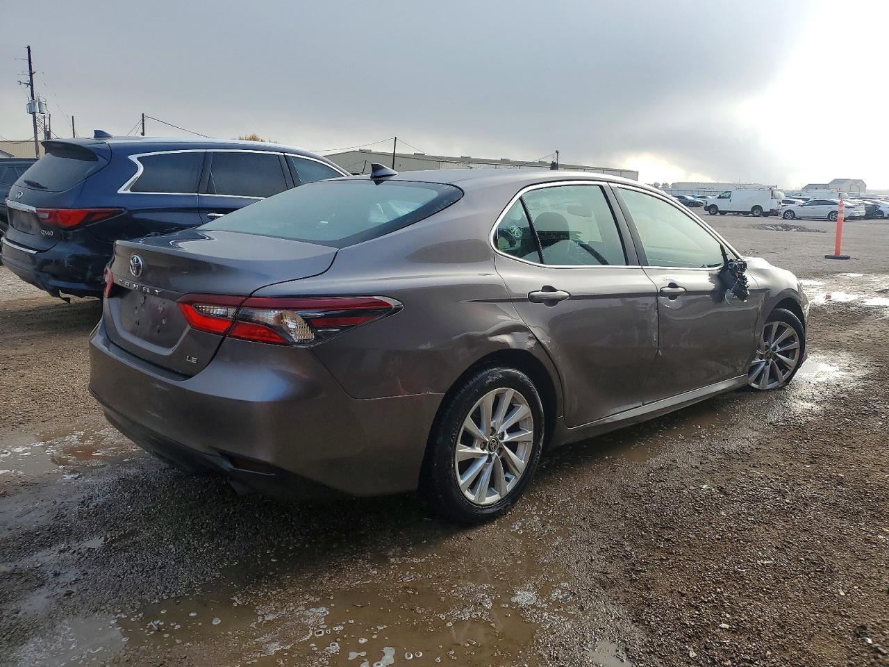 2023 TOYOTA CAMRY LE photo 3
