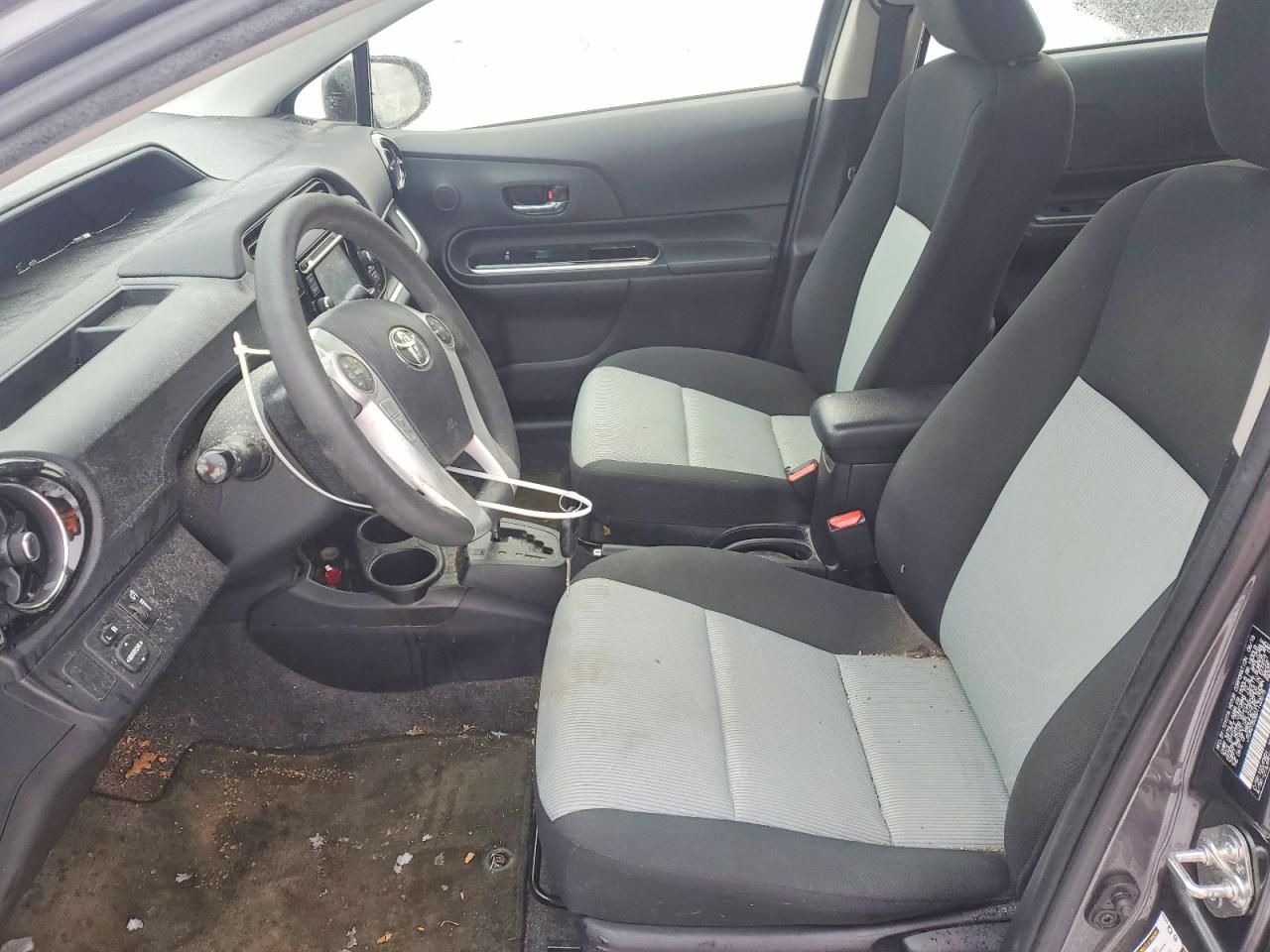 2016 TOYOTA PRIUS C photo 7