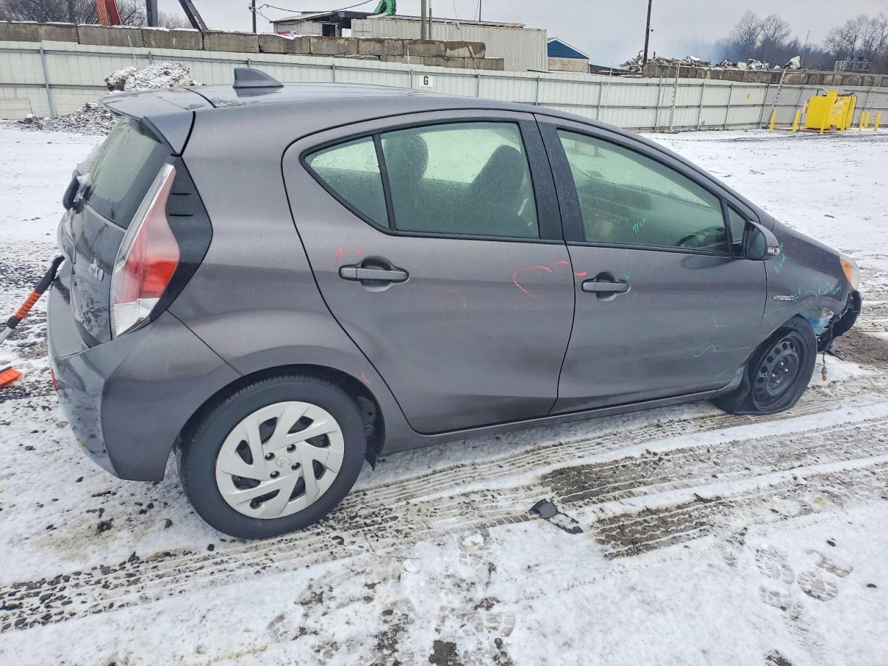 2016 TOYOTA PRIUS C photo 3