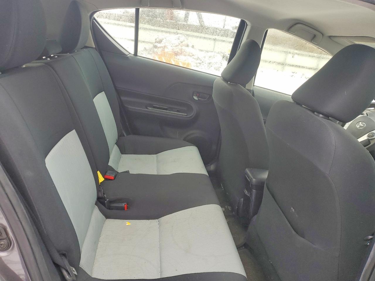 2016 TOYOTA PRIUS C photo 10