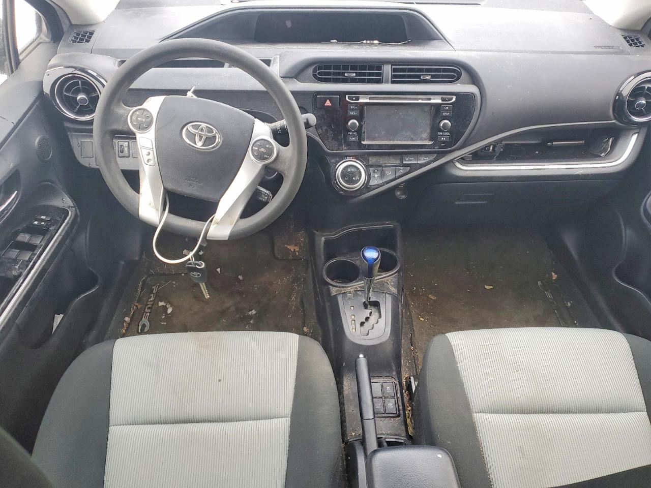 2016 TOYOTA PRIUS C photo 8