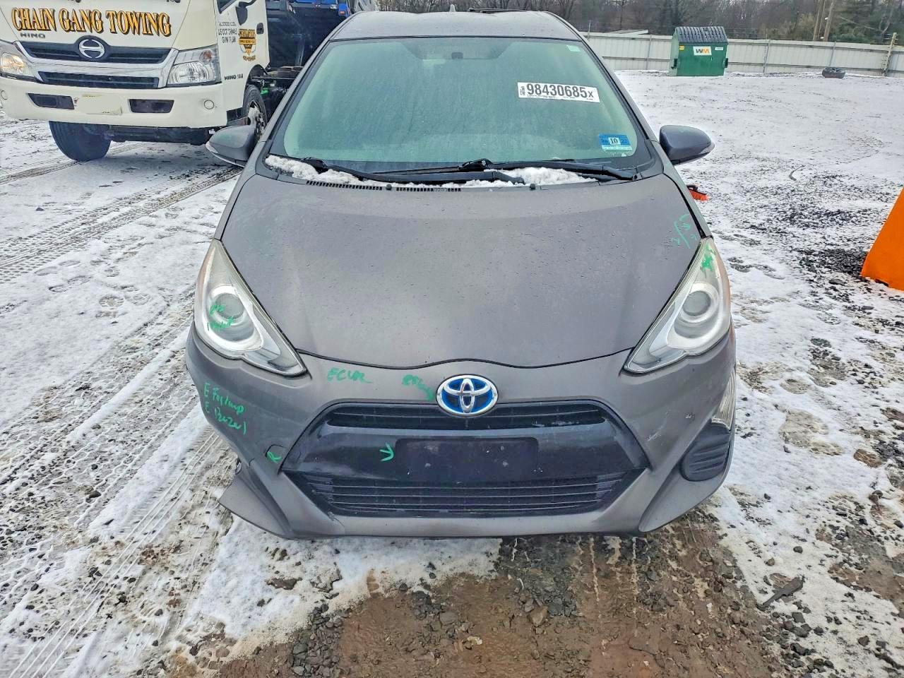 2016 TOYOTA PRIUS C photo 5