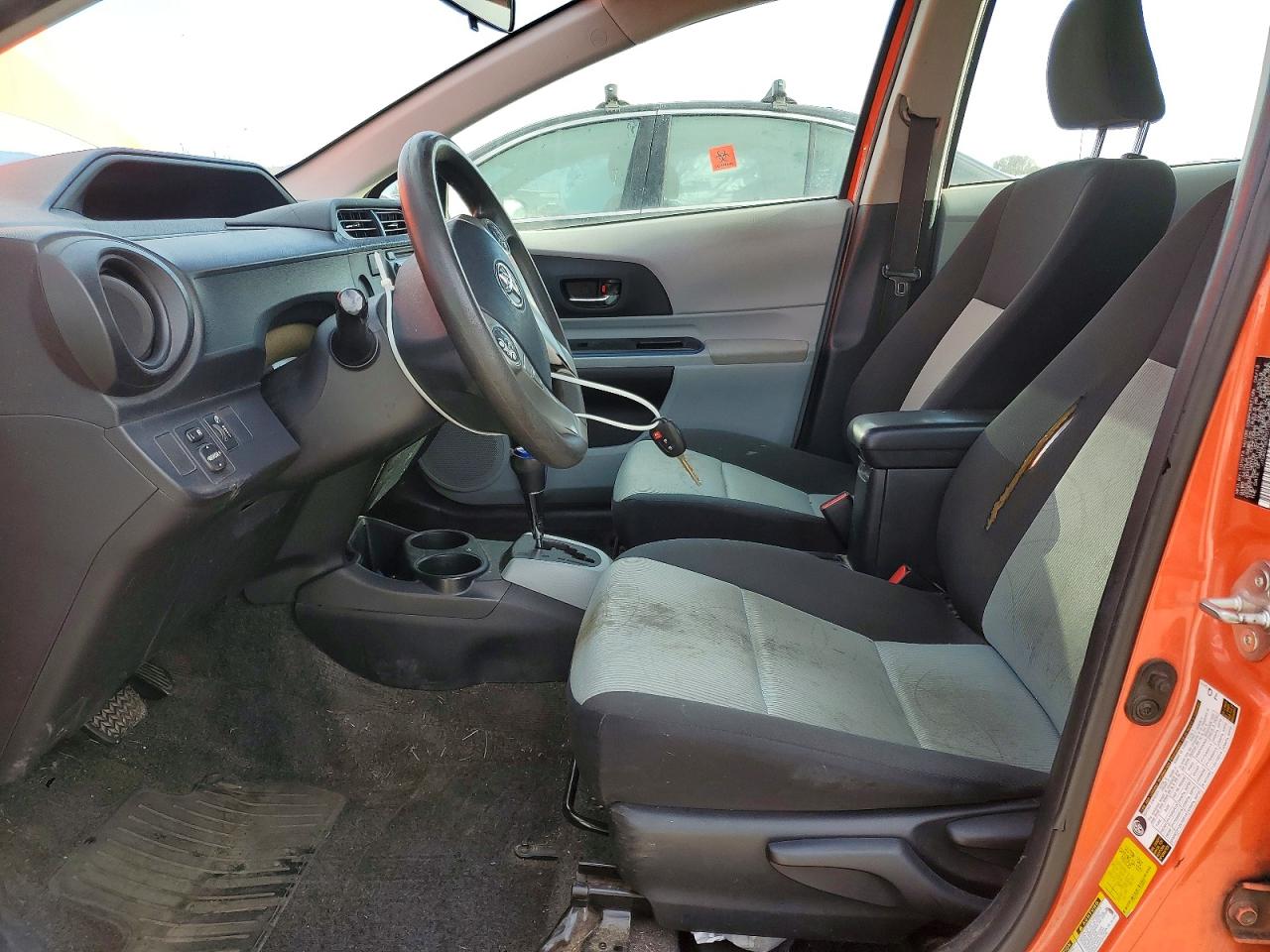 2013 TOYOTA PRIUS C photo 7