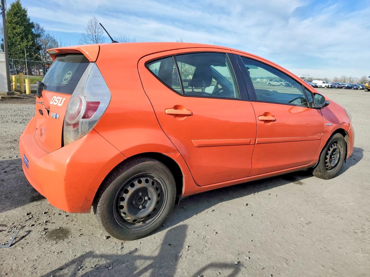 2013 TOYOTA PRIUS C photo 3