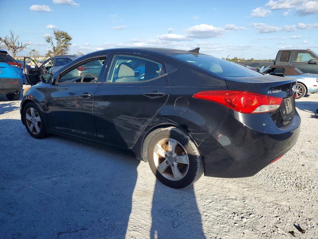 2013 HYUNDAI ELANTRA GLS photo 2