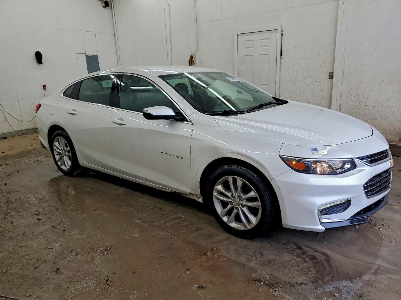 2017 CHEVROLET MALIBU LT photo 4