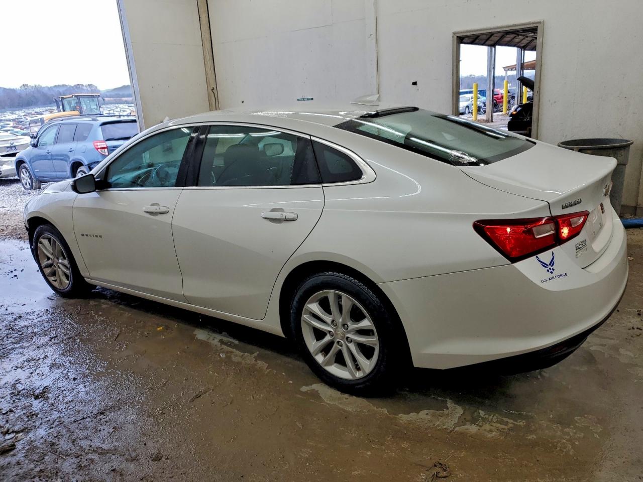 2017 CHEVROLET MALIBU LT photo 2