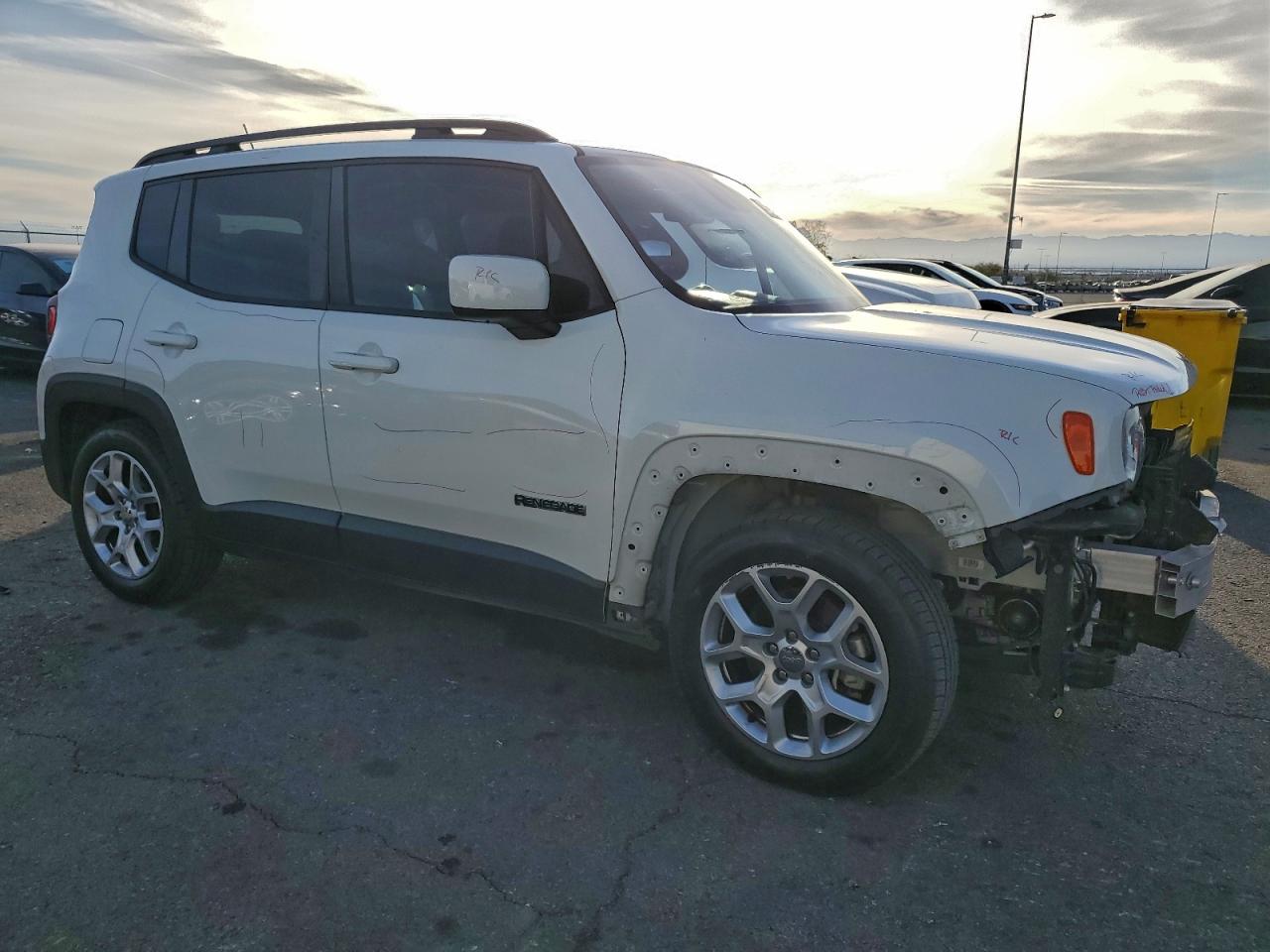 2017 JEEP RENEGADE LATITUDE photo 4