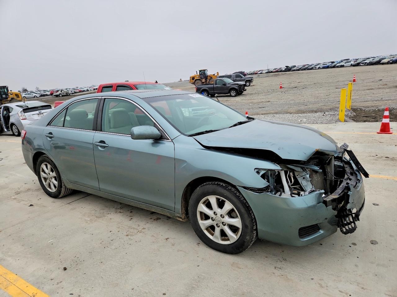 2011 TOYOTA CAMRY BASE photo 4