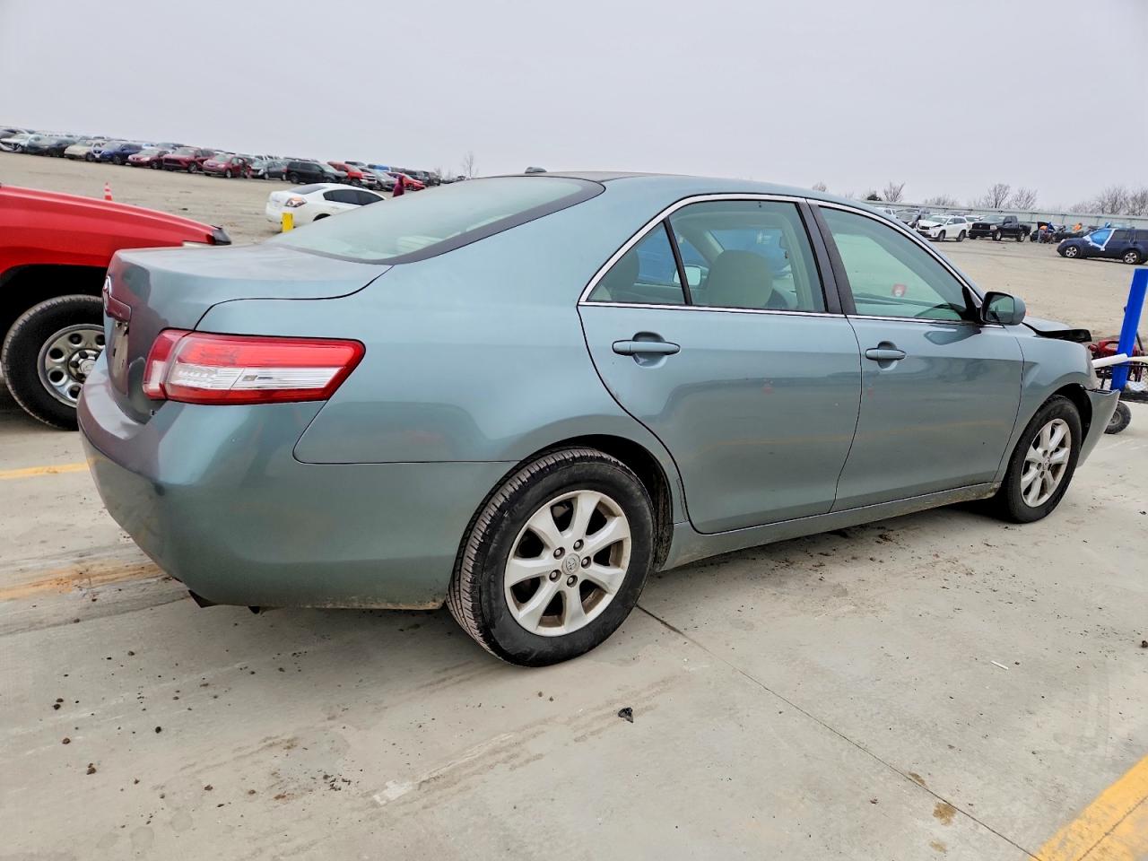 2011 TOYOTA CAMRY BASE photo 3