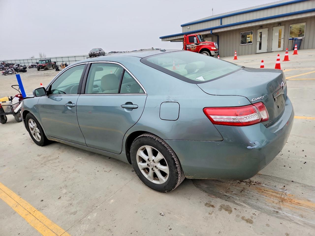 2011 TOYOTA CAMRY BASE photo 2