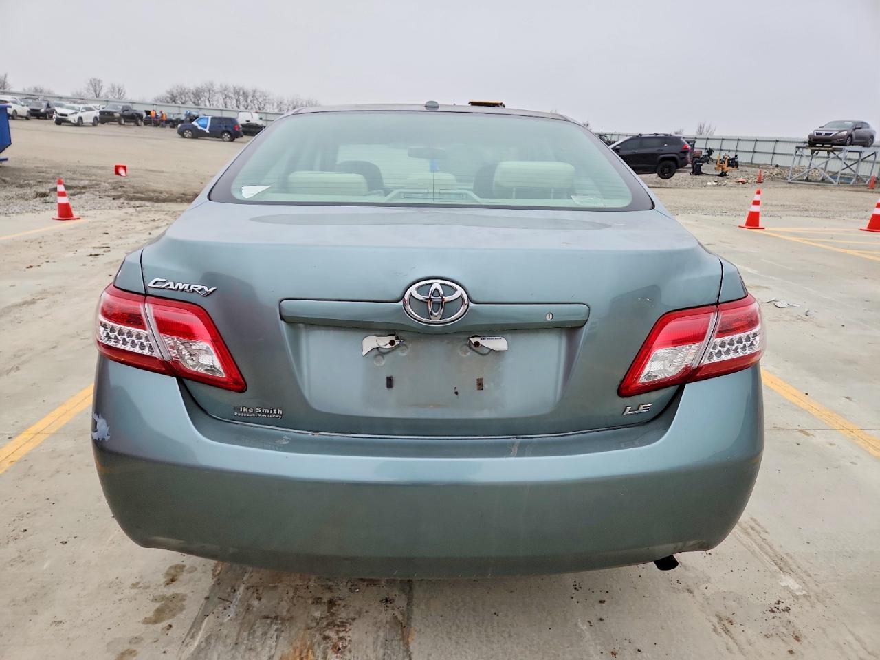 2011 TOYOTA CAMRY BASE photo 6