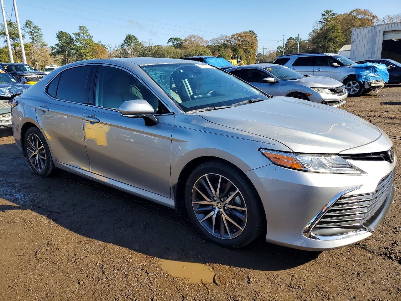 2021 TOYOTA CAMRY XLE photo 4