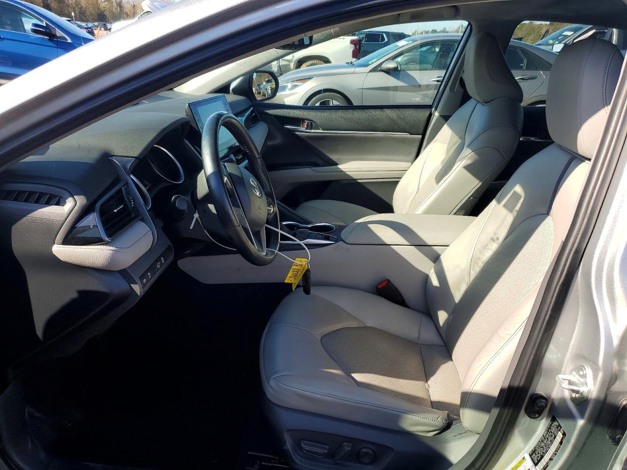 2021 TOYOTA CAMRY XLE photo 7