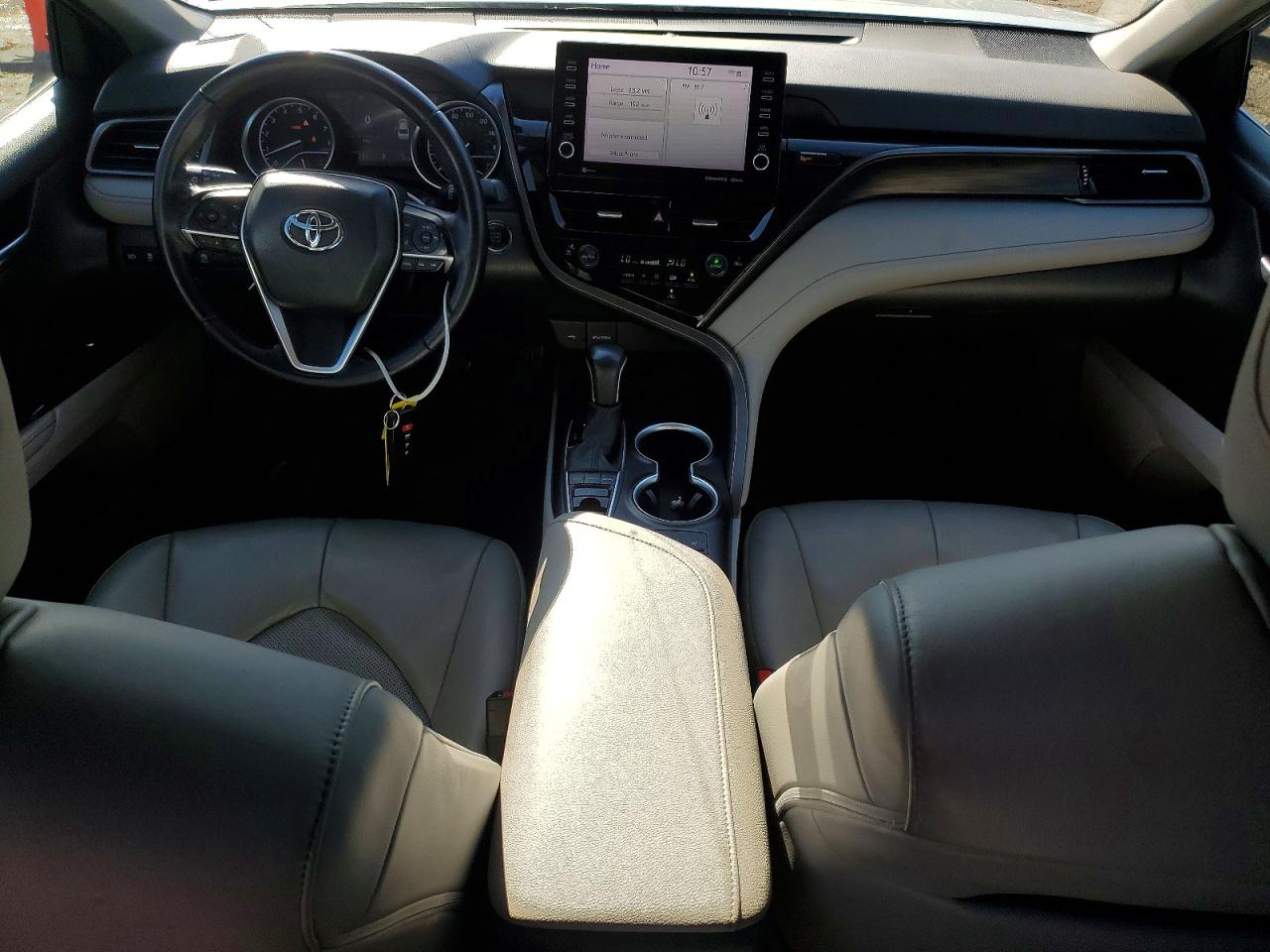 2021 TOYOTA CAMRY XLE photo 8