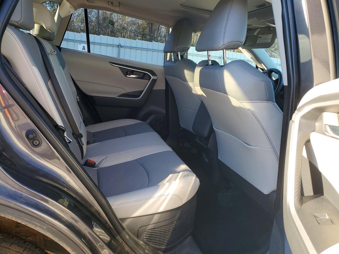 2025 TOYOTA RAV4 XLE PREMIUM photo 21
