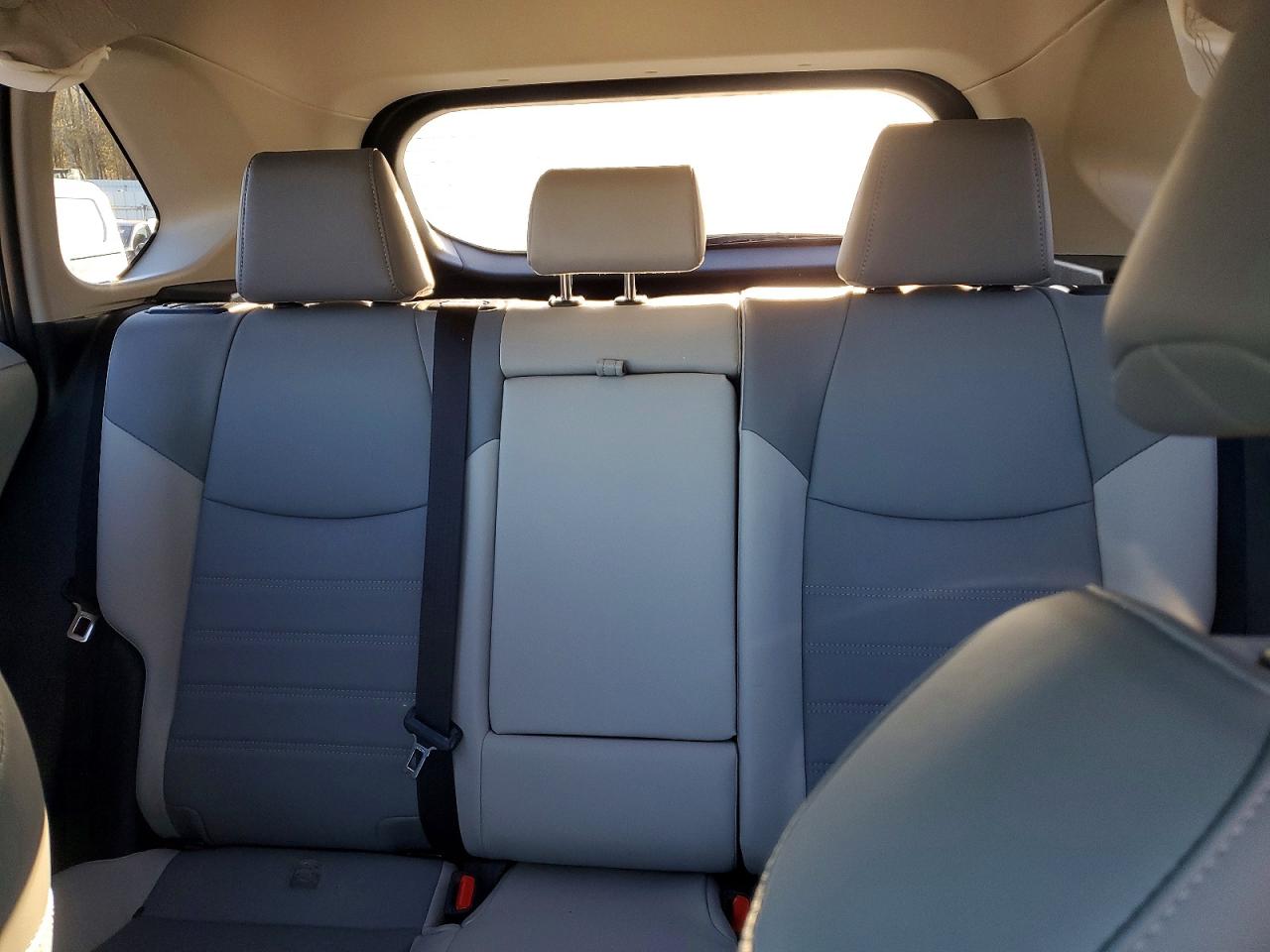2025 TOYOTA RAV4 XLE PREMIUM photo 19