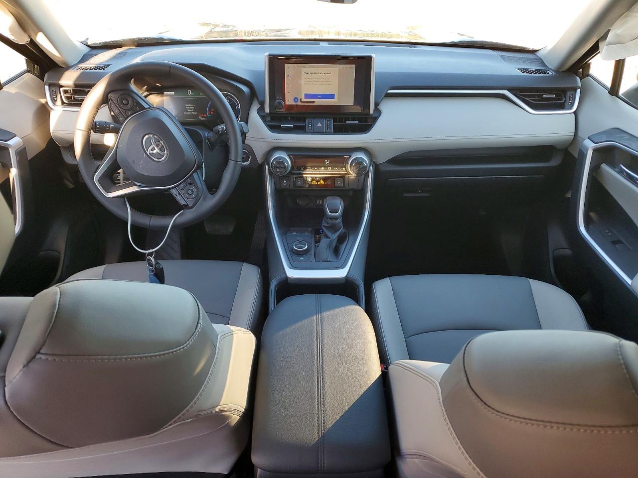 2025 TOYOTA RAV4 XLE PREMIUM photo 15