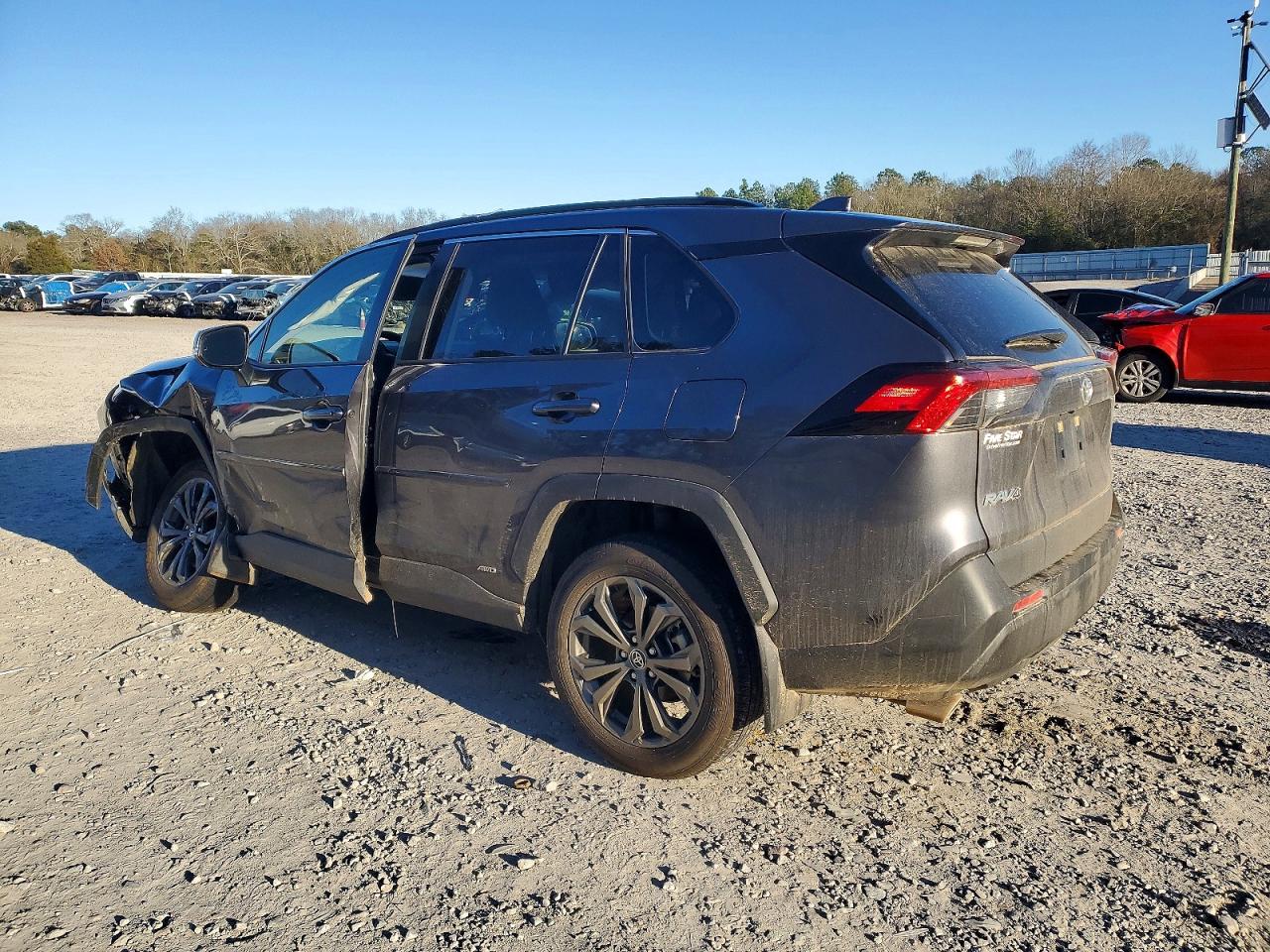 2025 TOYOTA RAV4 XLE PREMIUM photo 3