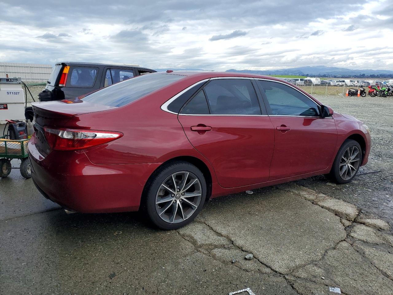 2015 TOYOTA CAMRY XSE photo 5