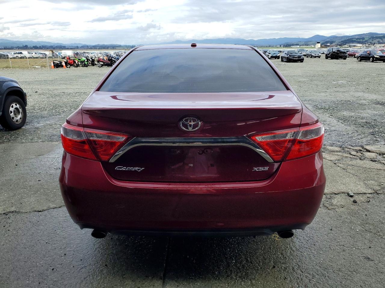 2015 TOYOTA CAMRY XSE photo 11