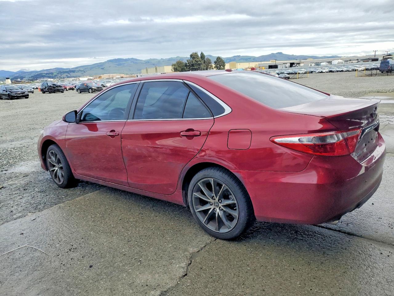2015 TOYOTA CAMRY XSE photo 3