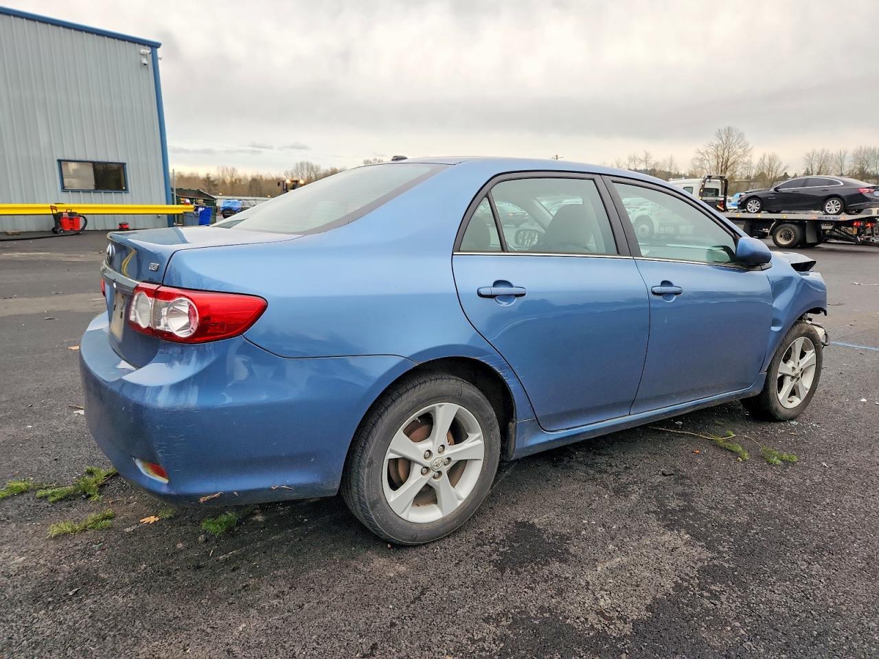 2013 TOYOTA COROLLA BASE photo 3