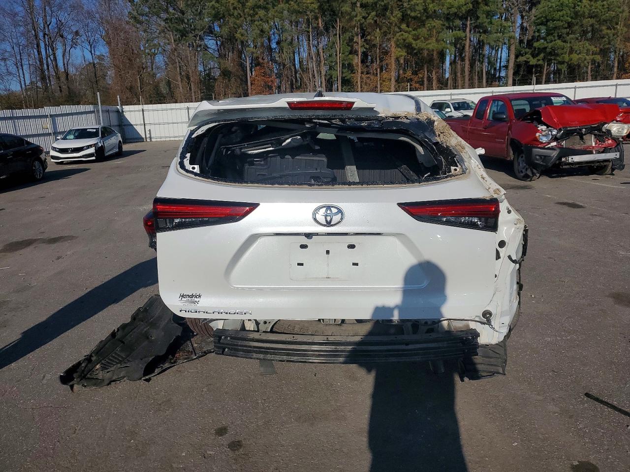 2022 TOYOTA HIGHLANDER L photo 6