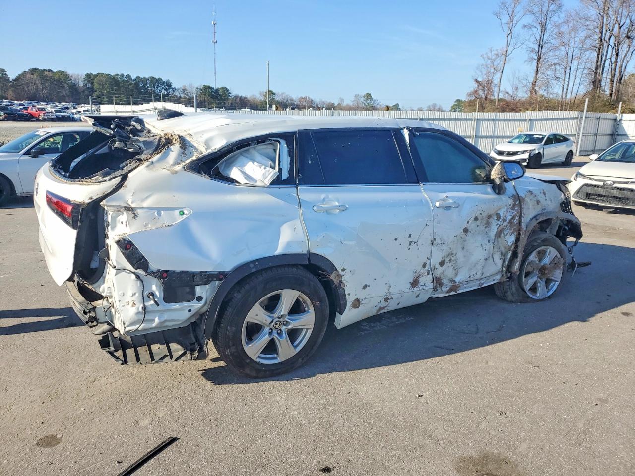 2022 TOYOTA HIGHLANDER L photo 3