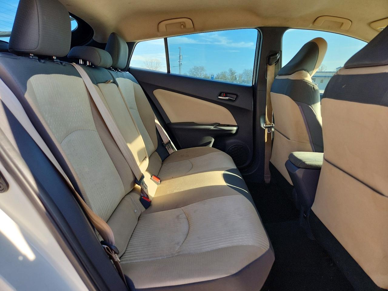 2016 TOYOTA PRIUS photo 28