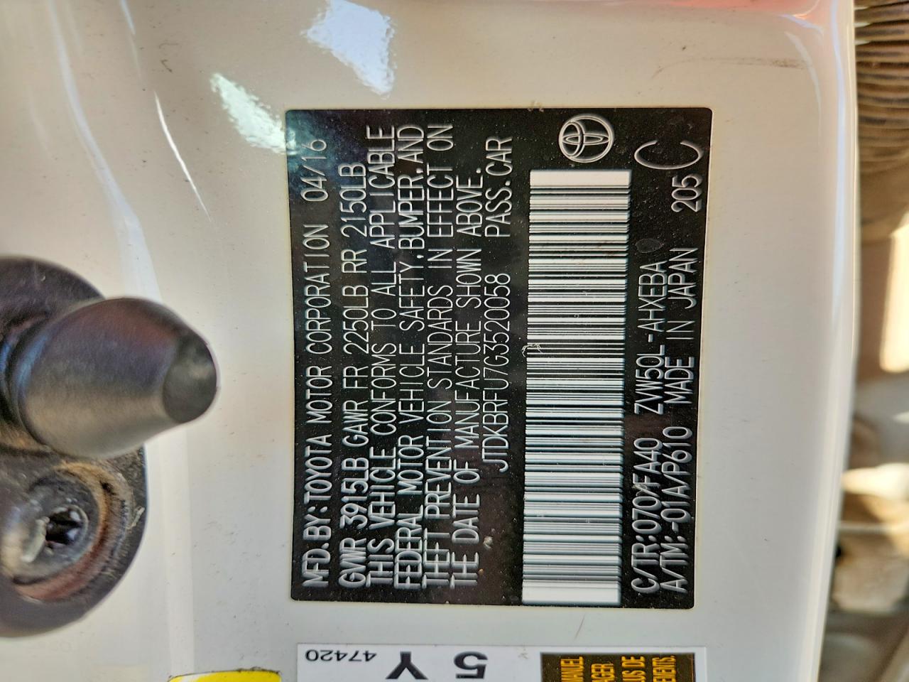 2016 TOYOTA PRIUS photo 34