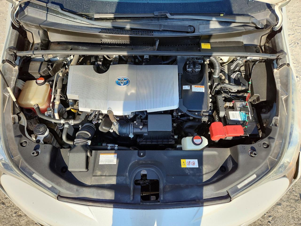 2016 TOYOTA PRIUS photo 31