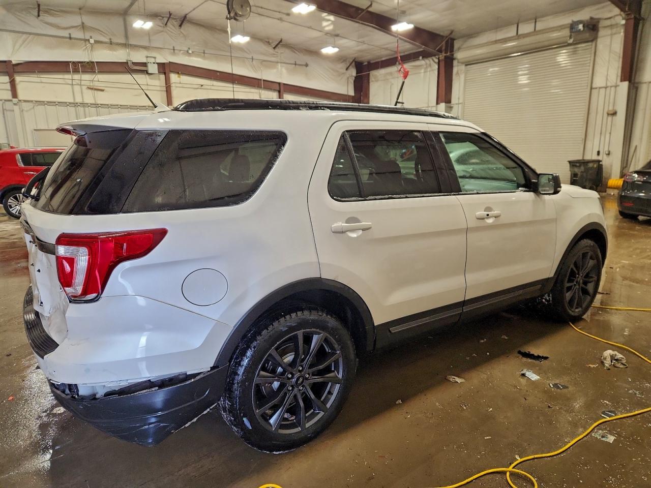 2018 FORD EXPLORER XLT photo 3