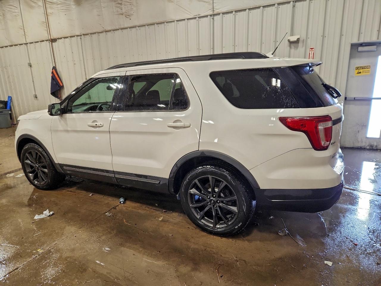 2018 FORD EXPLORER XLT photo 2