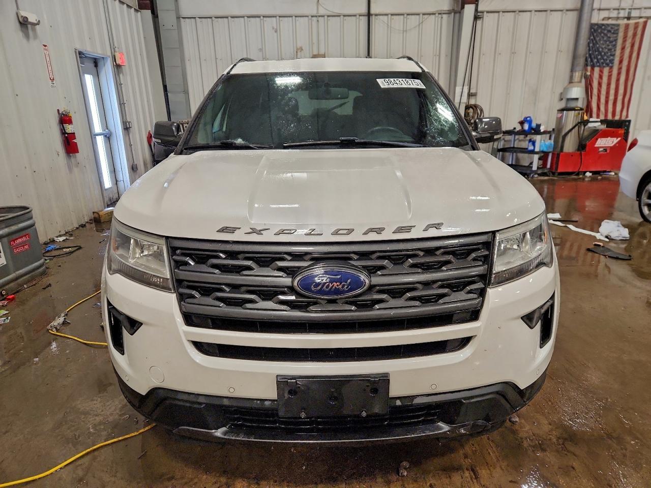 2018 FORD EXPLORER XLT photo 5