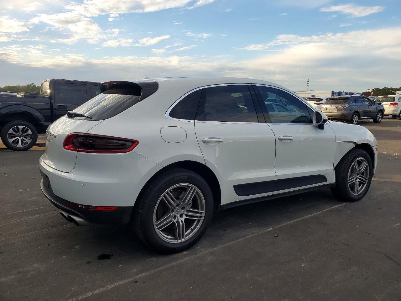 2017 PORSCHE MACAN S photo 3