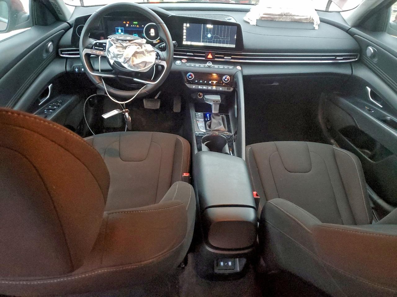 2025 HYUNDAI ELANTRA SEL photo 8