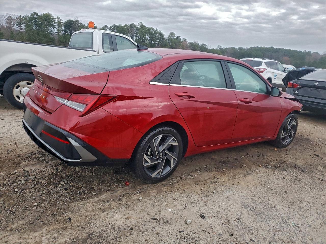 2025 HYUNDAI ELANTRA SEL photo 3