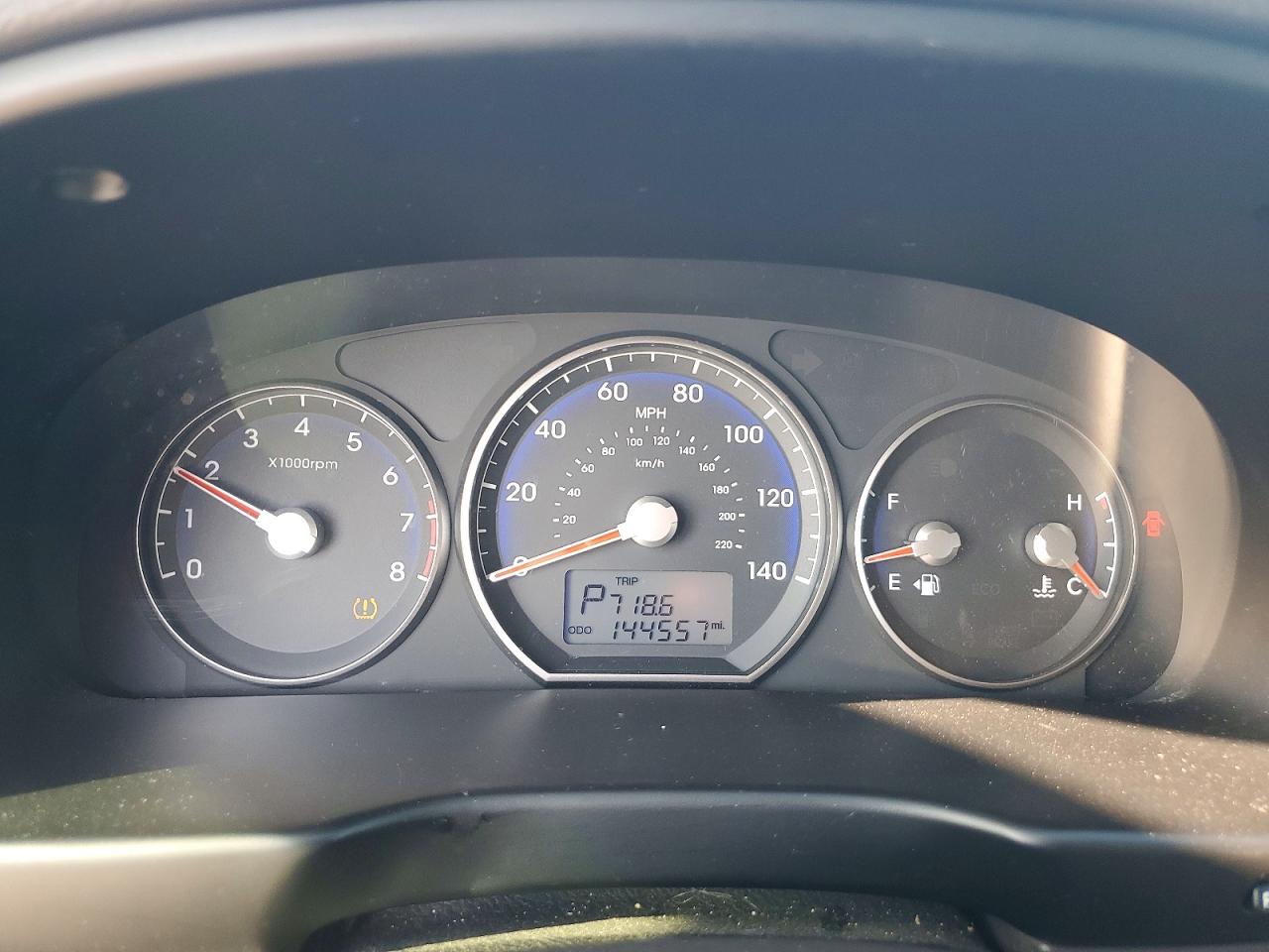 2011 HYUNDAI SANTA FE SE photo 17