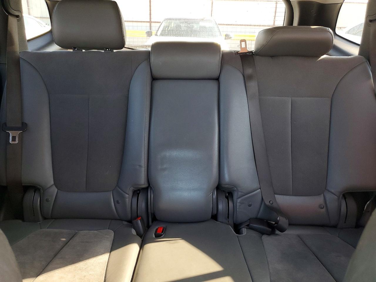 2011 HYUNDAI SANTA FE SE photo 19