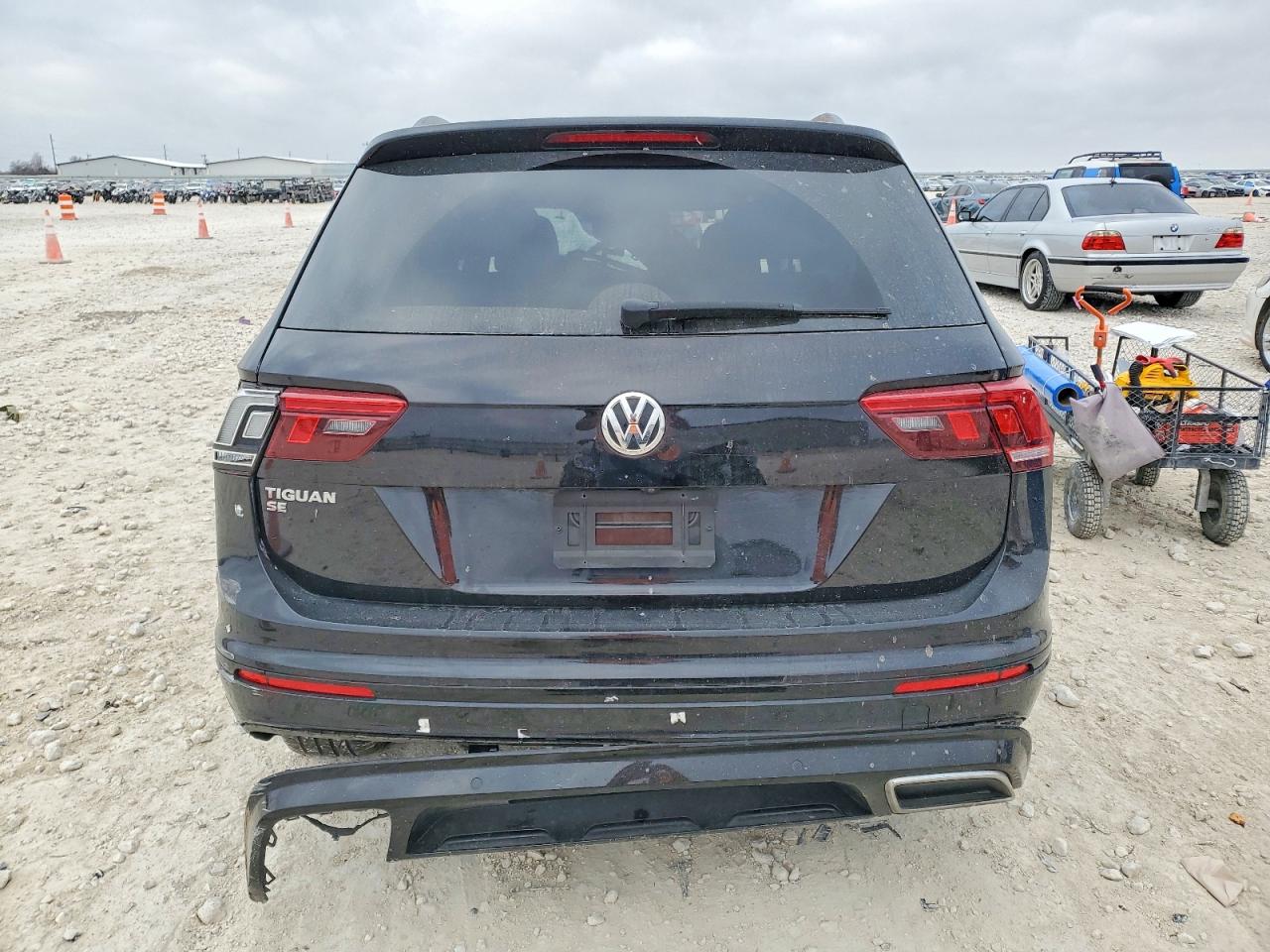 2020 VOLKSWAGEN TIGUAN SE photo 6