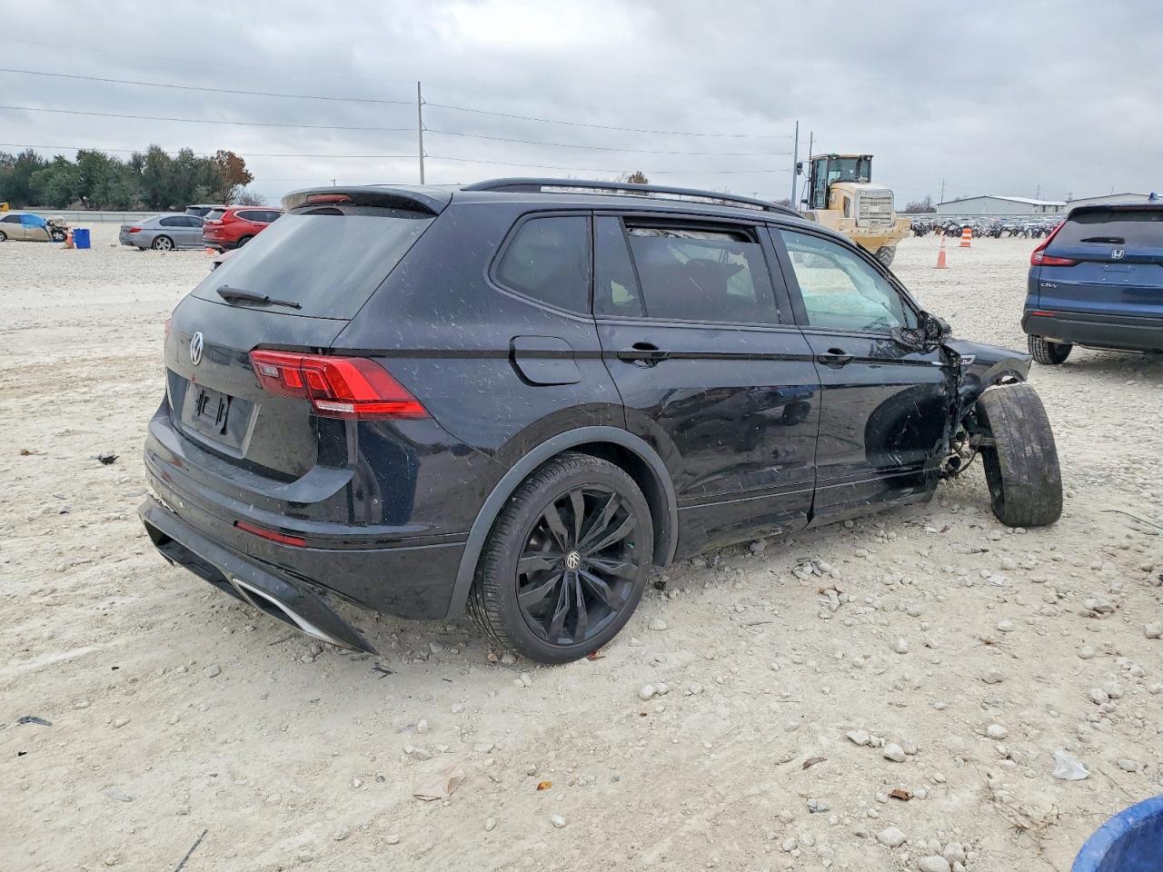 2020 VOLKSWAGEN TIGUAN SE photo 3