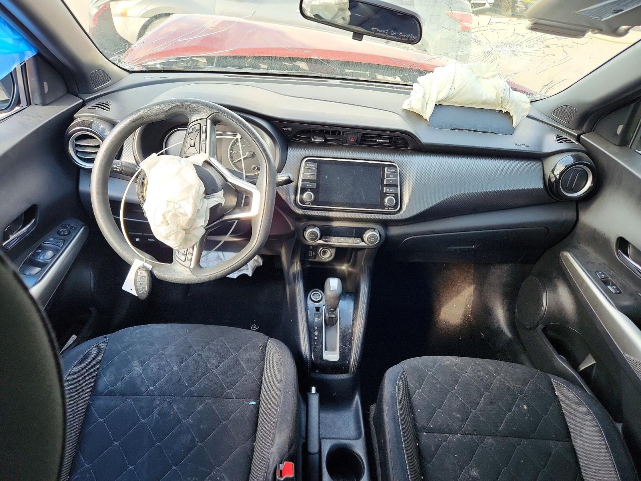 2018 NISSAN KICKS S photo 8