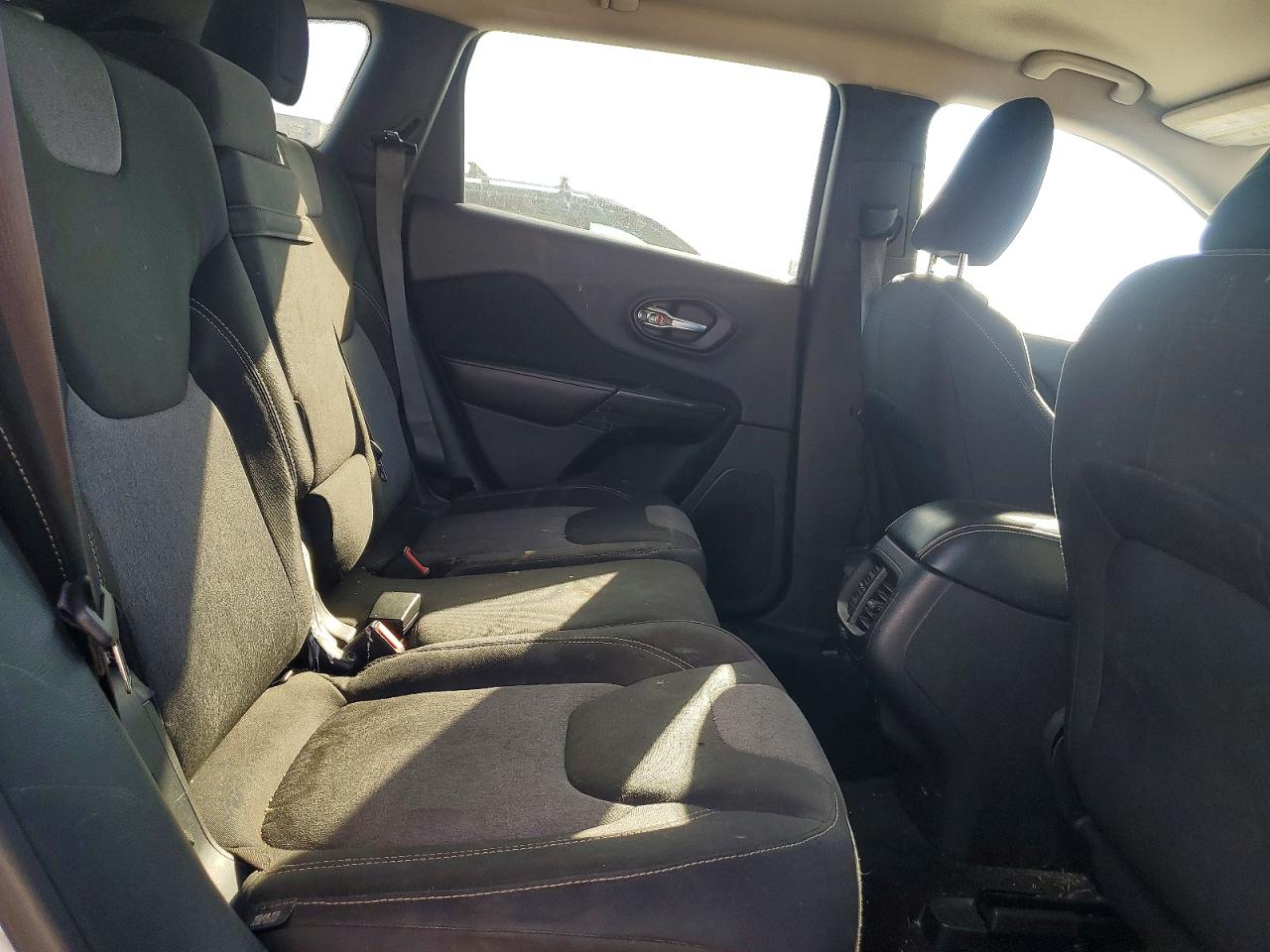2014 JEEP CHEROKEE LATITUDE photo 11